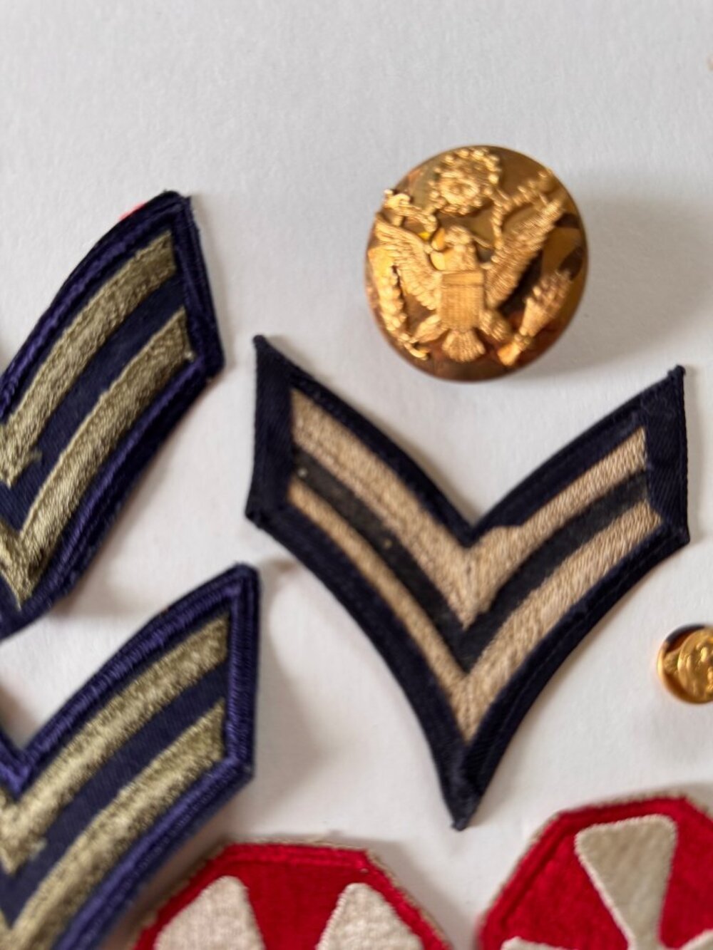 18 Vintage Military Insignia Patches & Pins Collection Embroidered Metal Badges - Picture 3 of 14